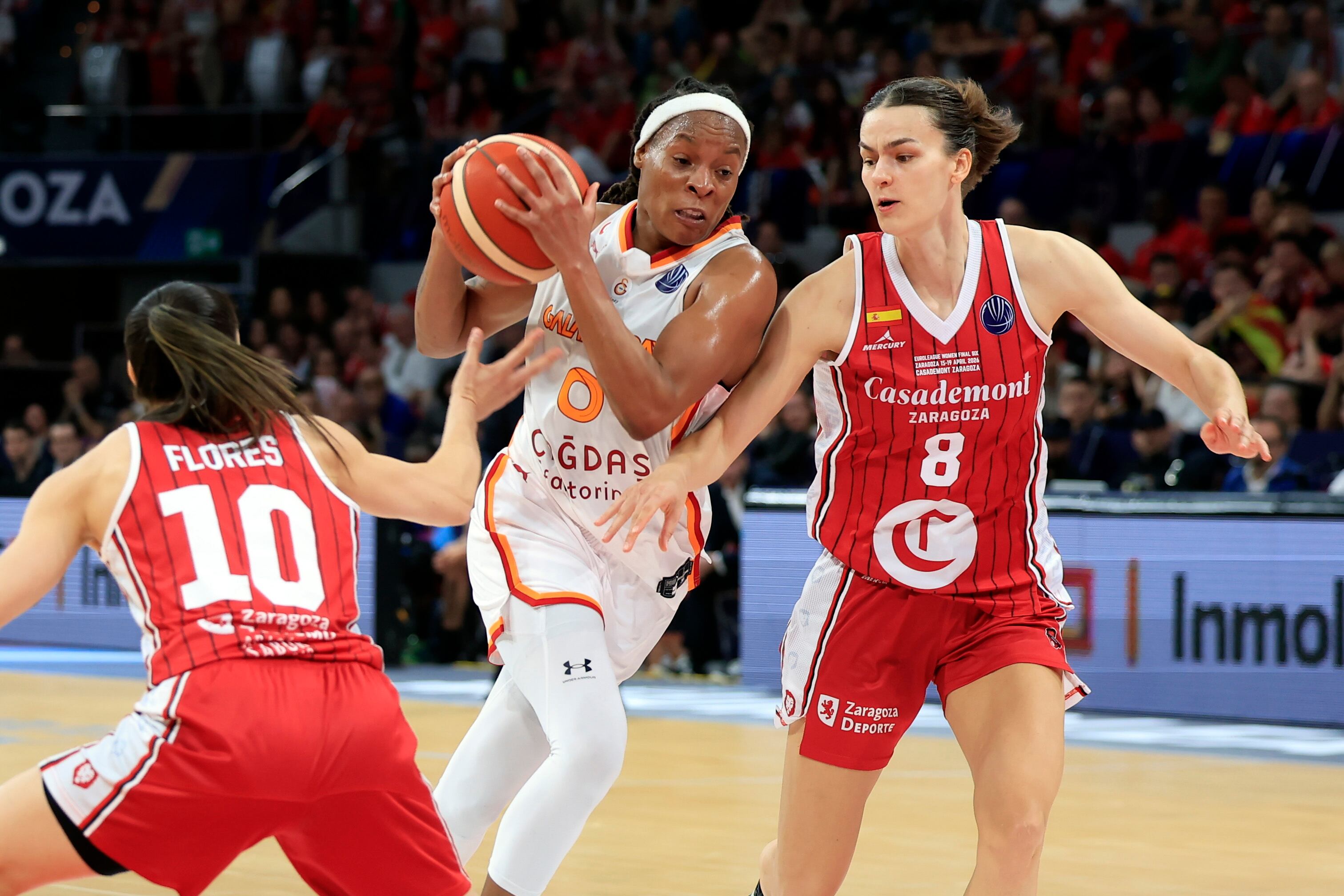 El Galatasaray fulmina al Zaragoza con un primer cuarto demoledor