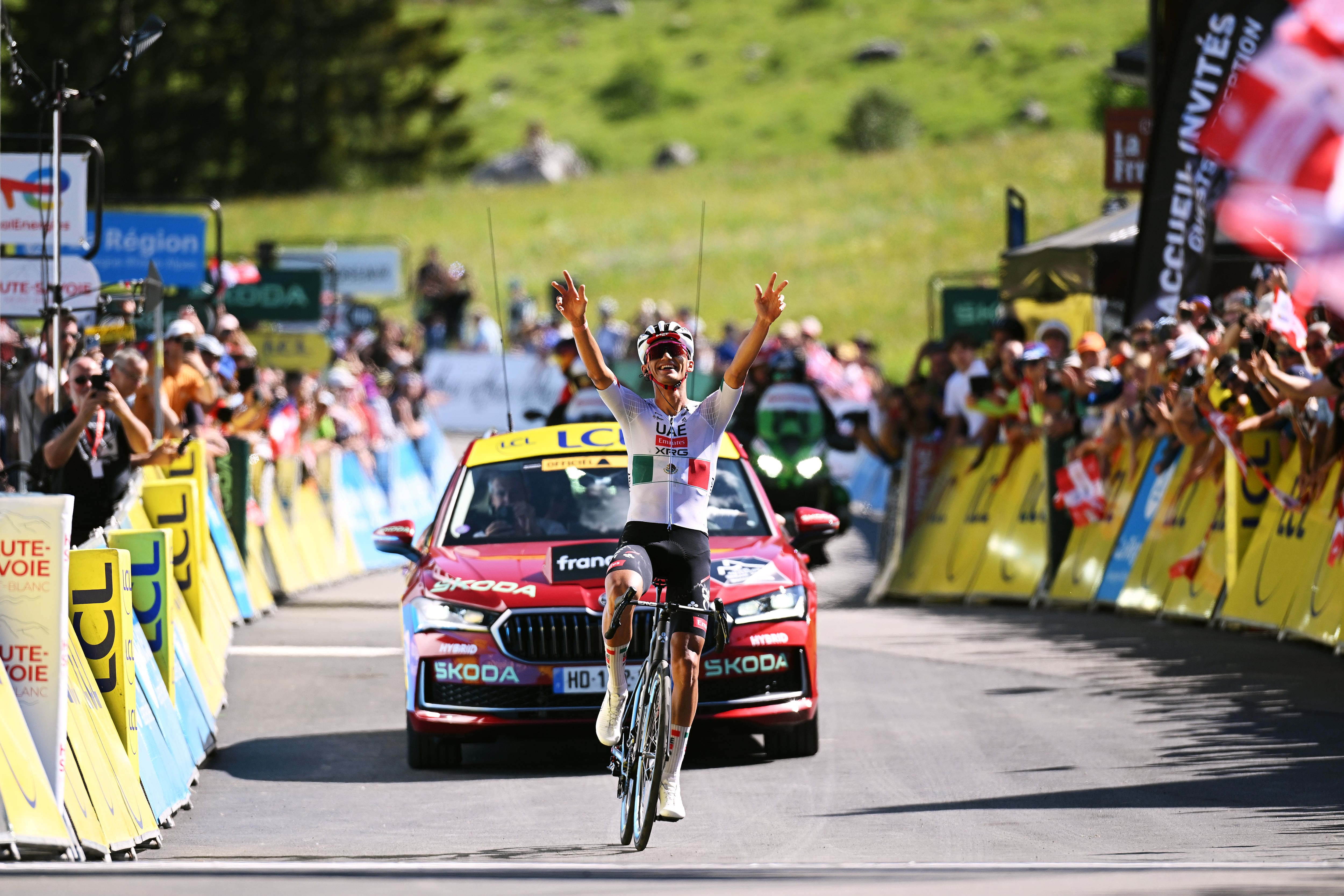 Isaac del Toro hace brillar en los Alpes el maillot de campeón de México un mes antes del Tour