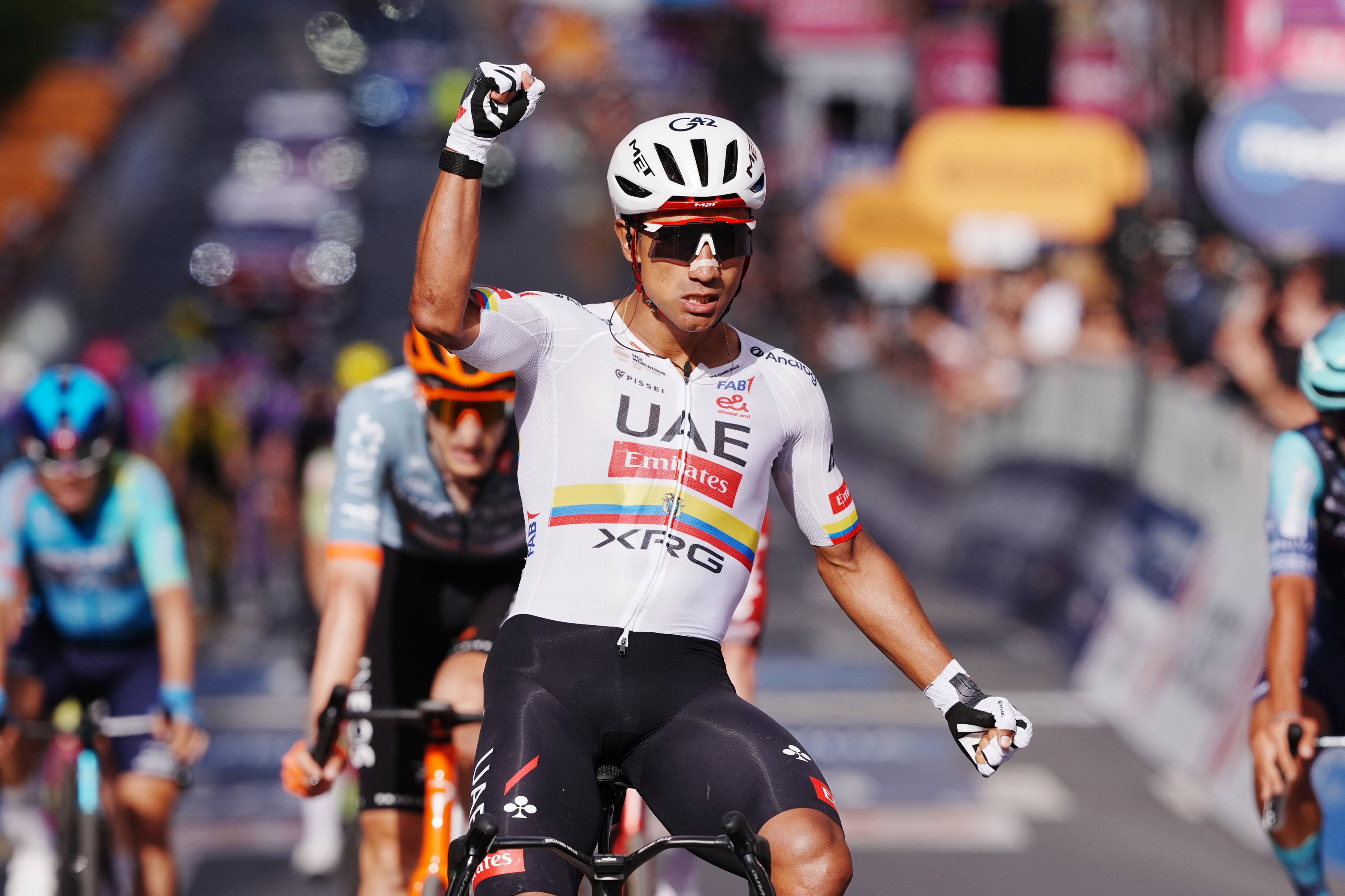 Movistar acelera, pero Narváez es más rápido que nadie en el regreso del Giro a sus orígenes