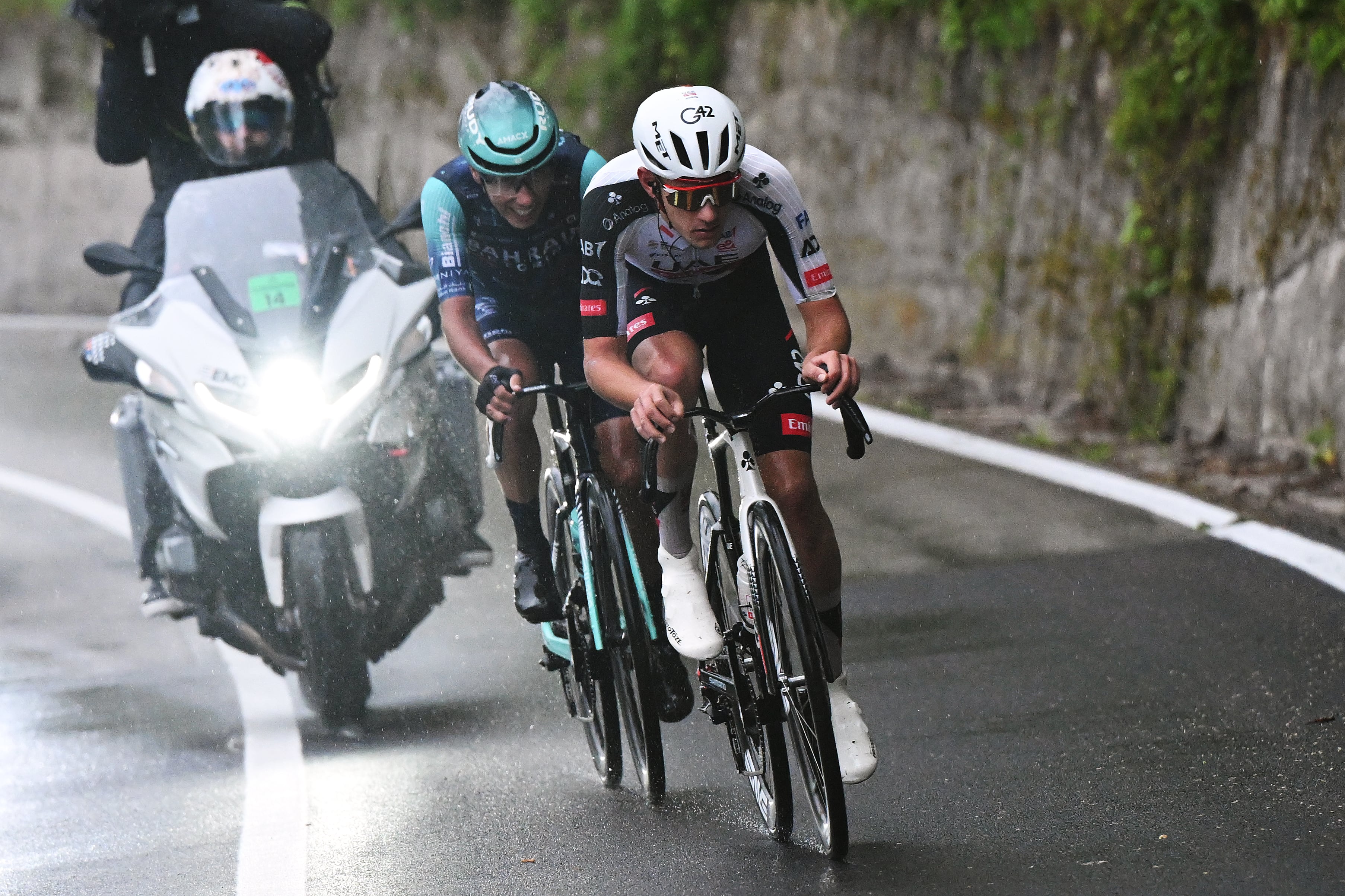 Igor Arrieta consigue de forma épica la primera victoria española en el Giro de Italia