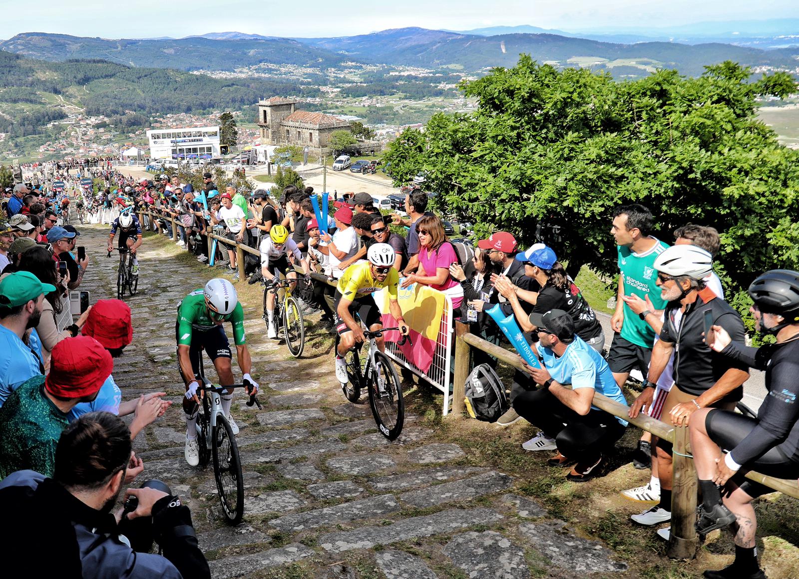 Adam Yates gana O Gran Camiño en su camino hacia el Giro