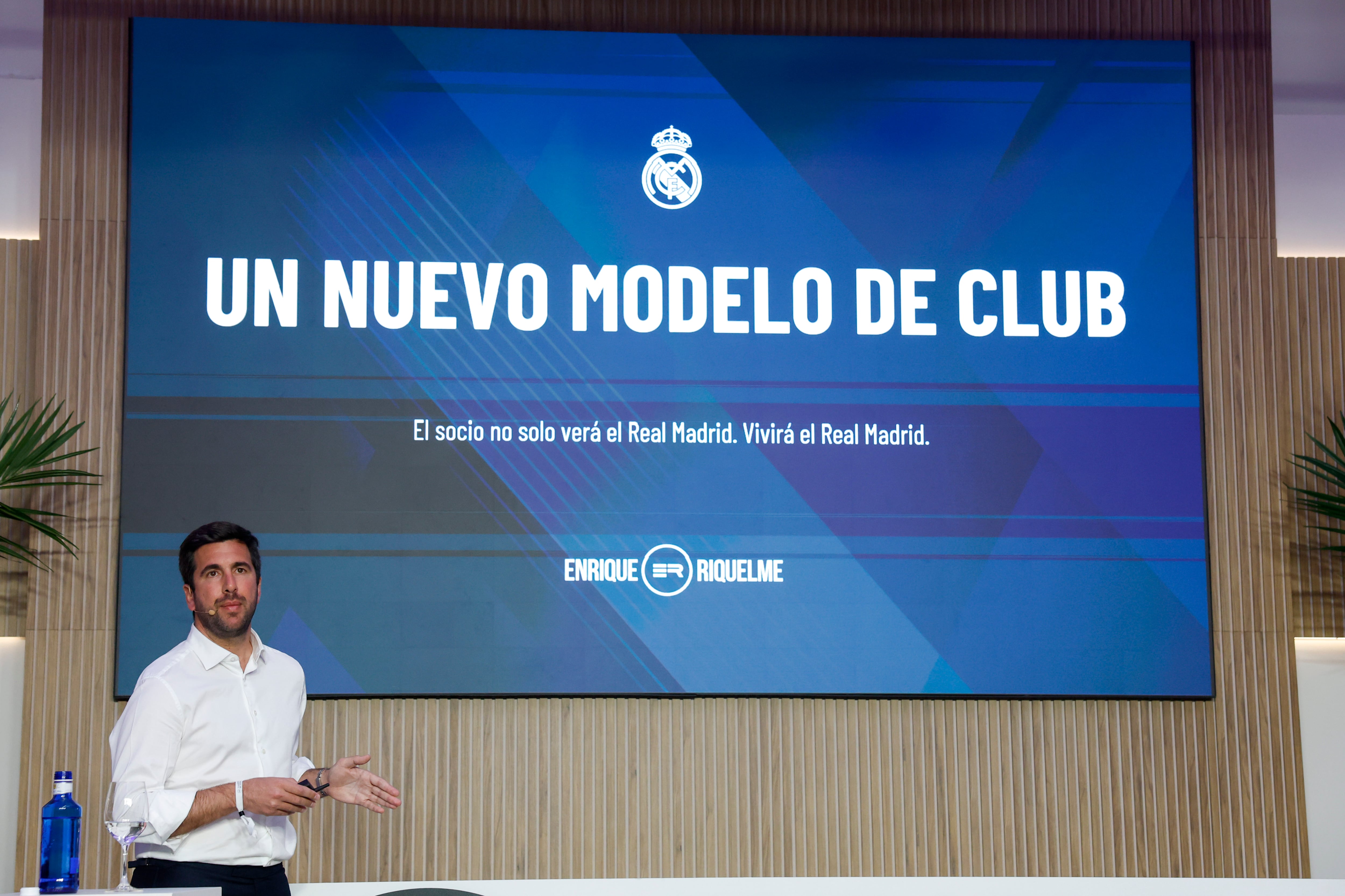 Riquelme se defiende de los dardos de Florentino y le pide un debate para aclarar “las sombras que rodean a parte de su equipo”