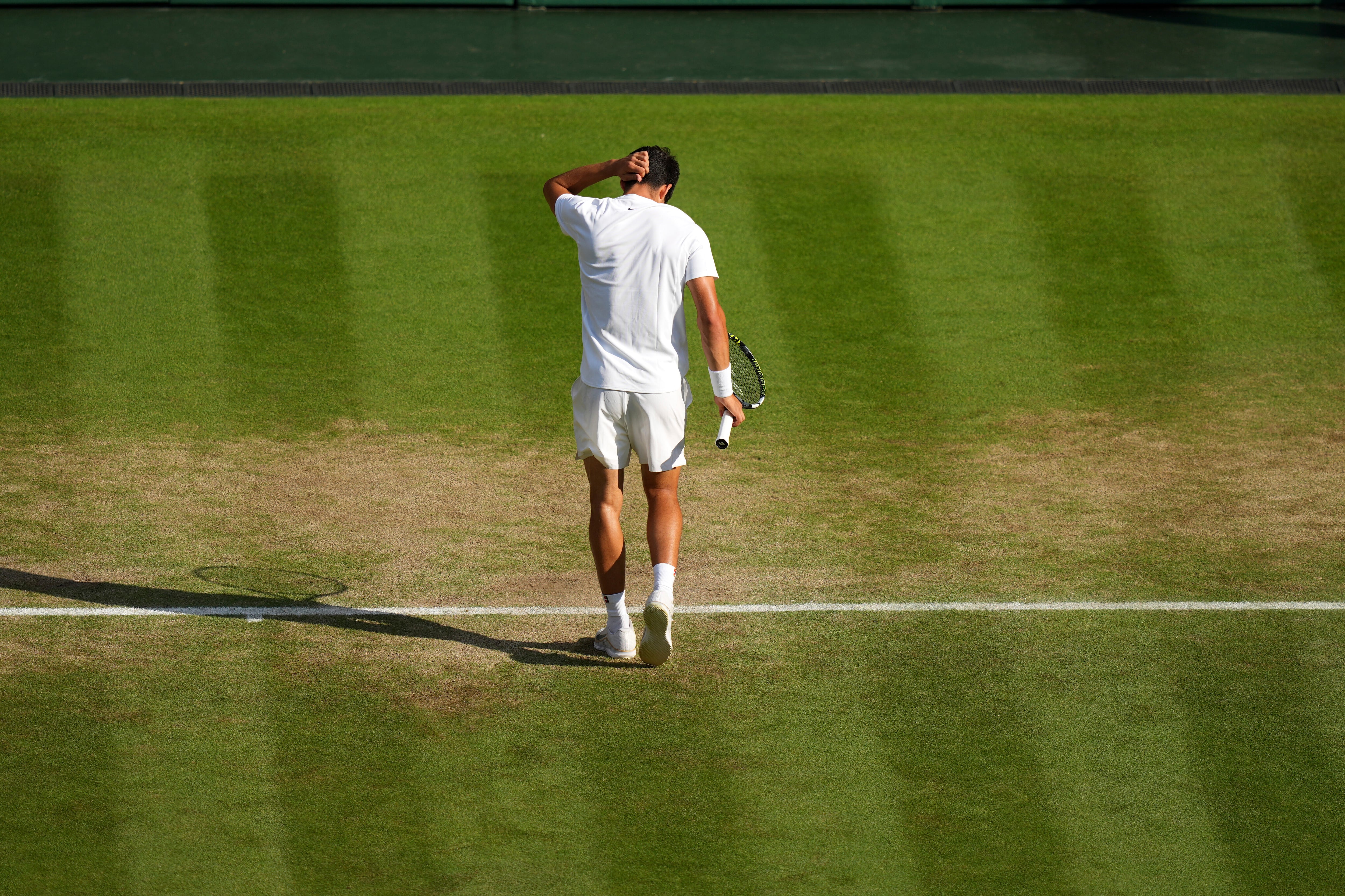 Carlos Alcaraz también renuncia a Wimbledon por la lesión en la muñeca