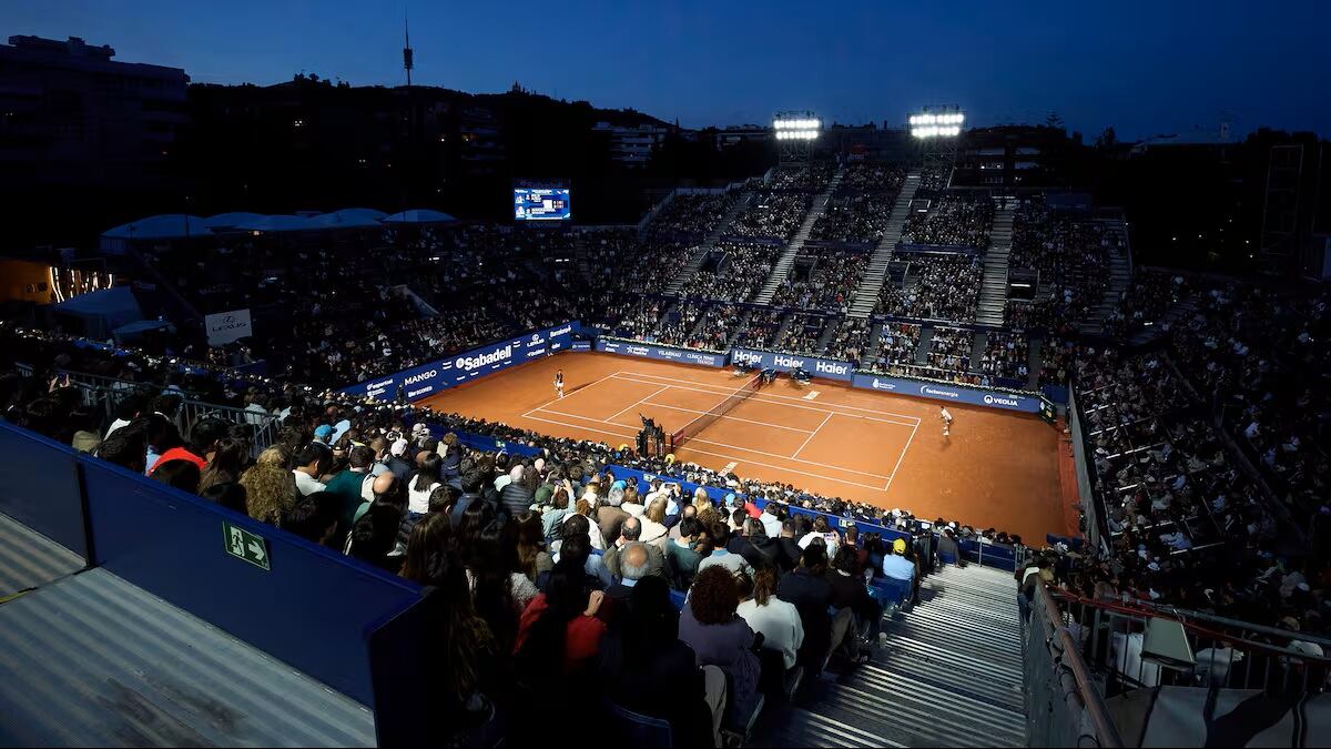 Sin Alcaraz pero con brillos, la noche llegó al Godó