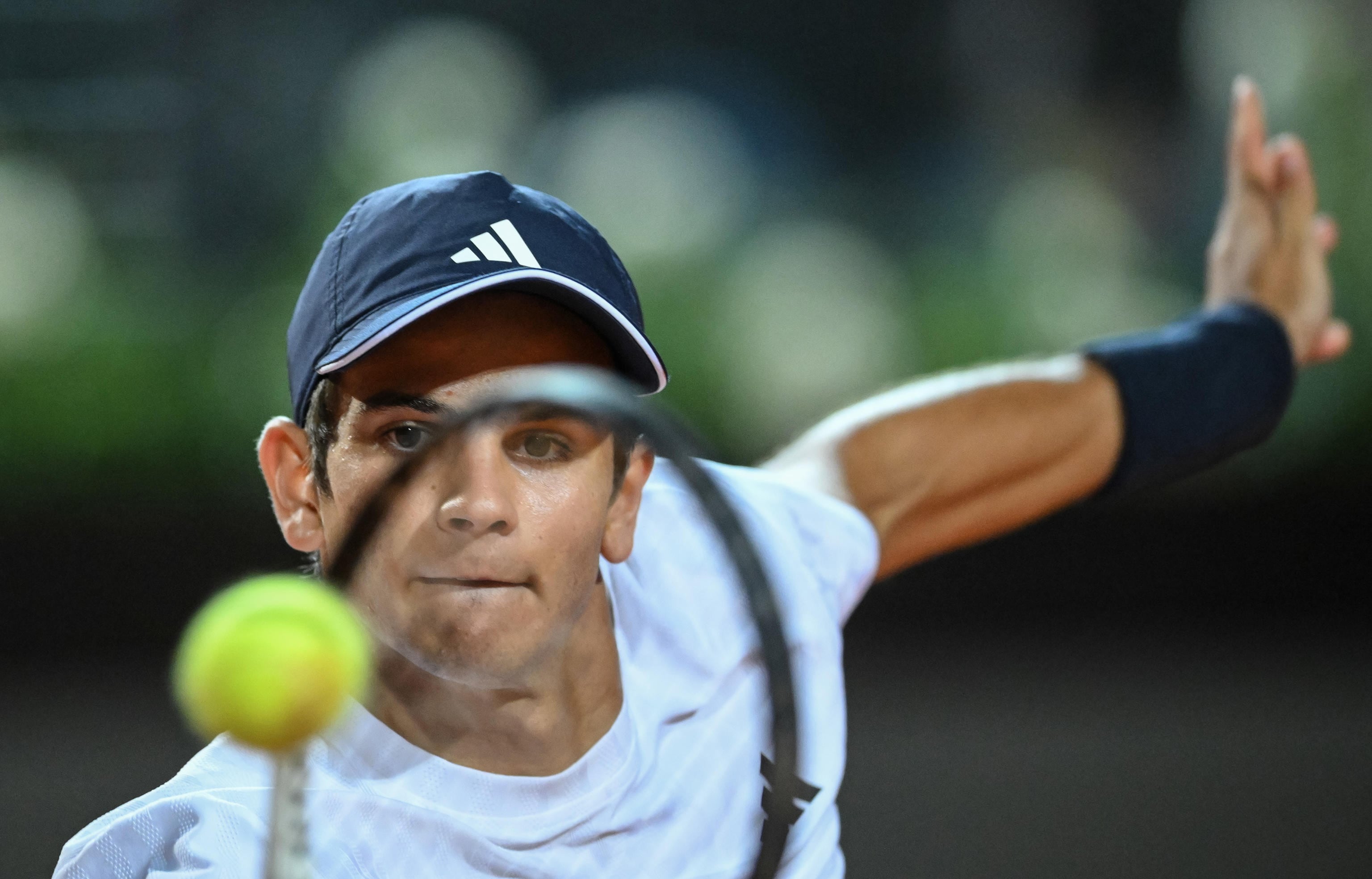 Rafa Jódar, apretando los dientes: noche de extremos ante Arnaldi, pero con final feliz