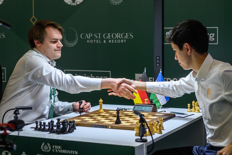 Giri, a 1,5 puntos de Sindárov tras doblegar también a Caruana en el Candidatos