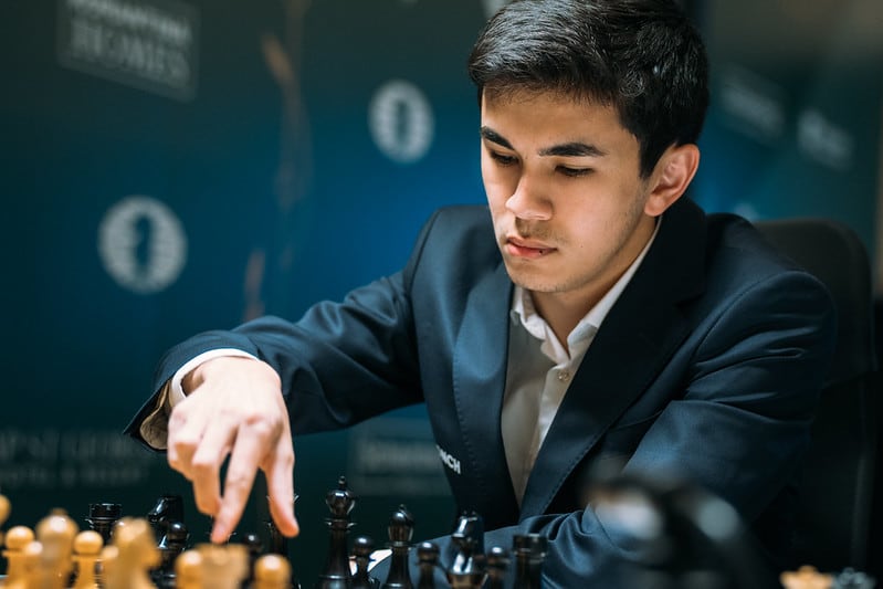 Sindárov tumba también a Nakamura con una facilidad pasmosa y lidera solo el Torneo de Candidatos tras cinco rondas