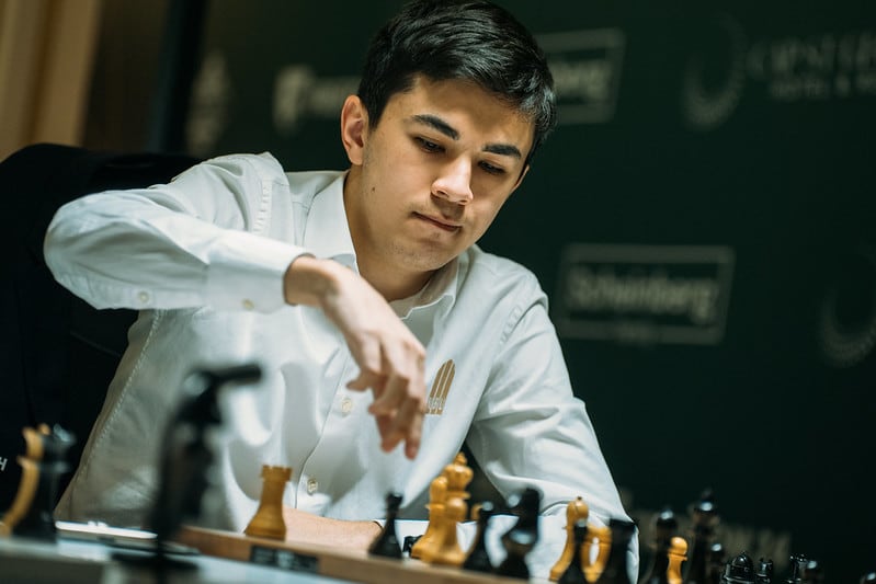 Sindárov, de 20 años, da un gran golpe en el Torneo de Candidatos