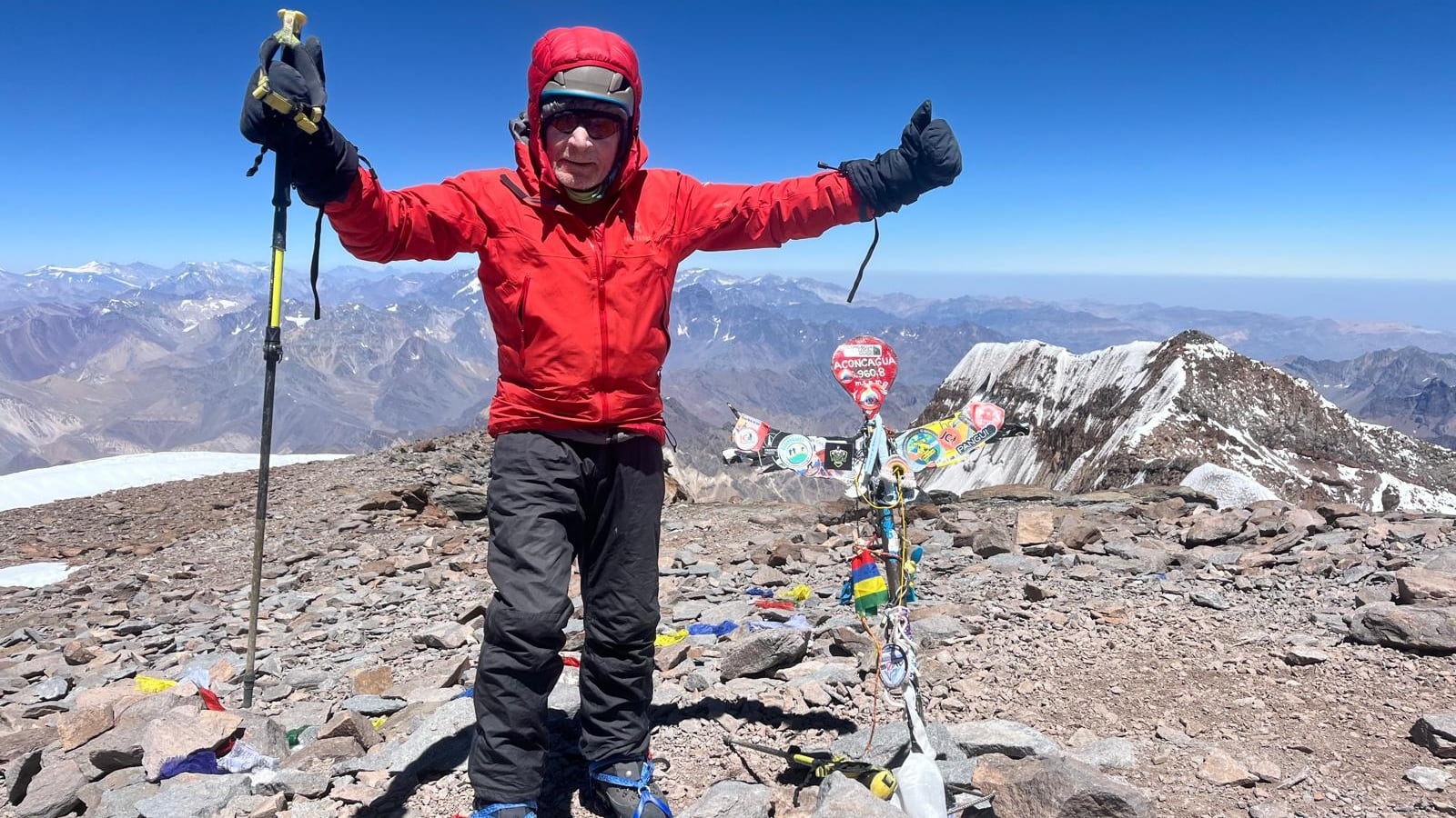 Carlos Soria, 86 años, se cuela en la cima del Manaslu después de intentarlo por vez primera hace 52 años