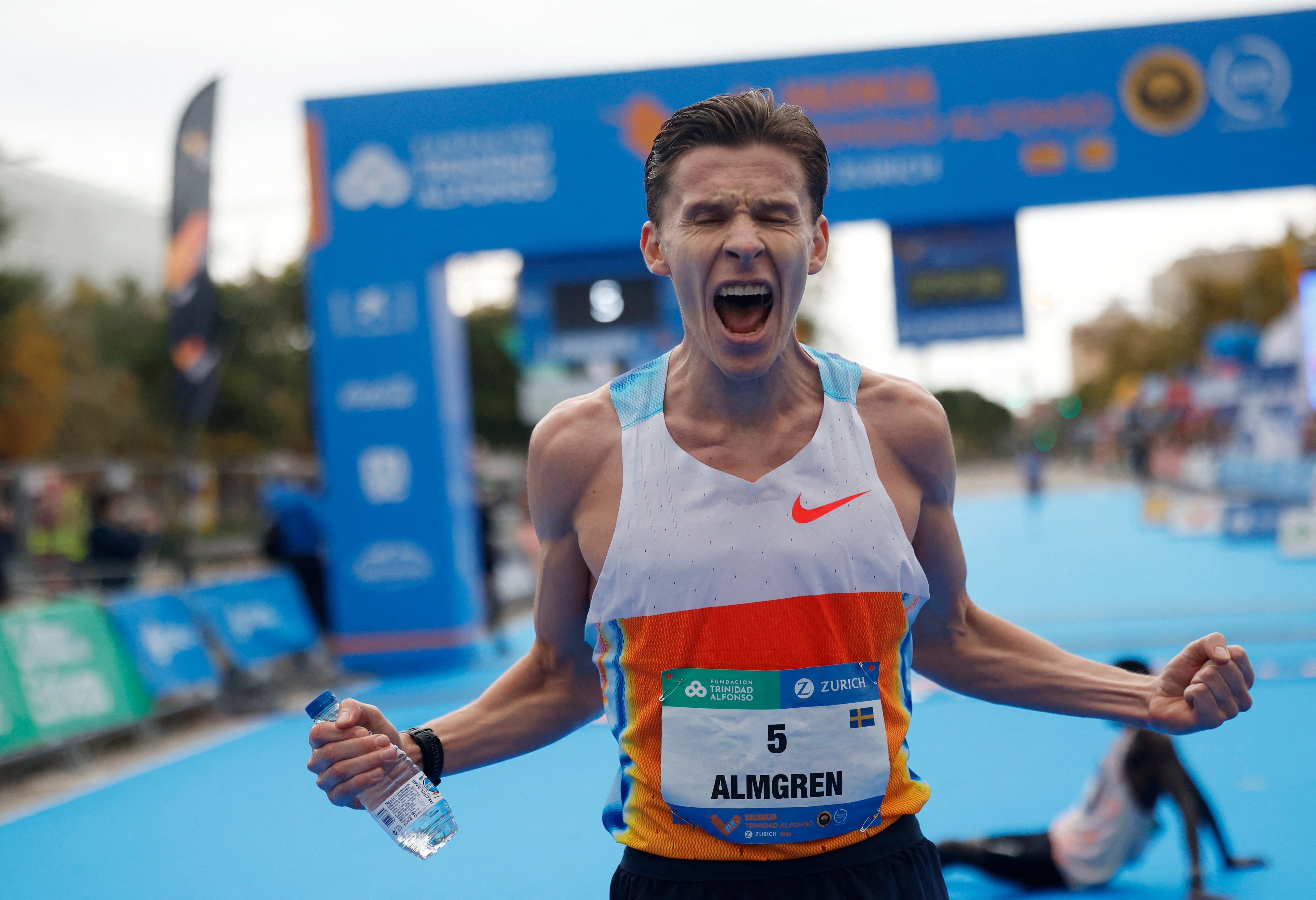 El sueco Almgren bate el récord de Europa de medio maratón en Valencia