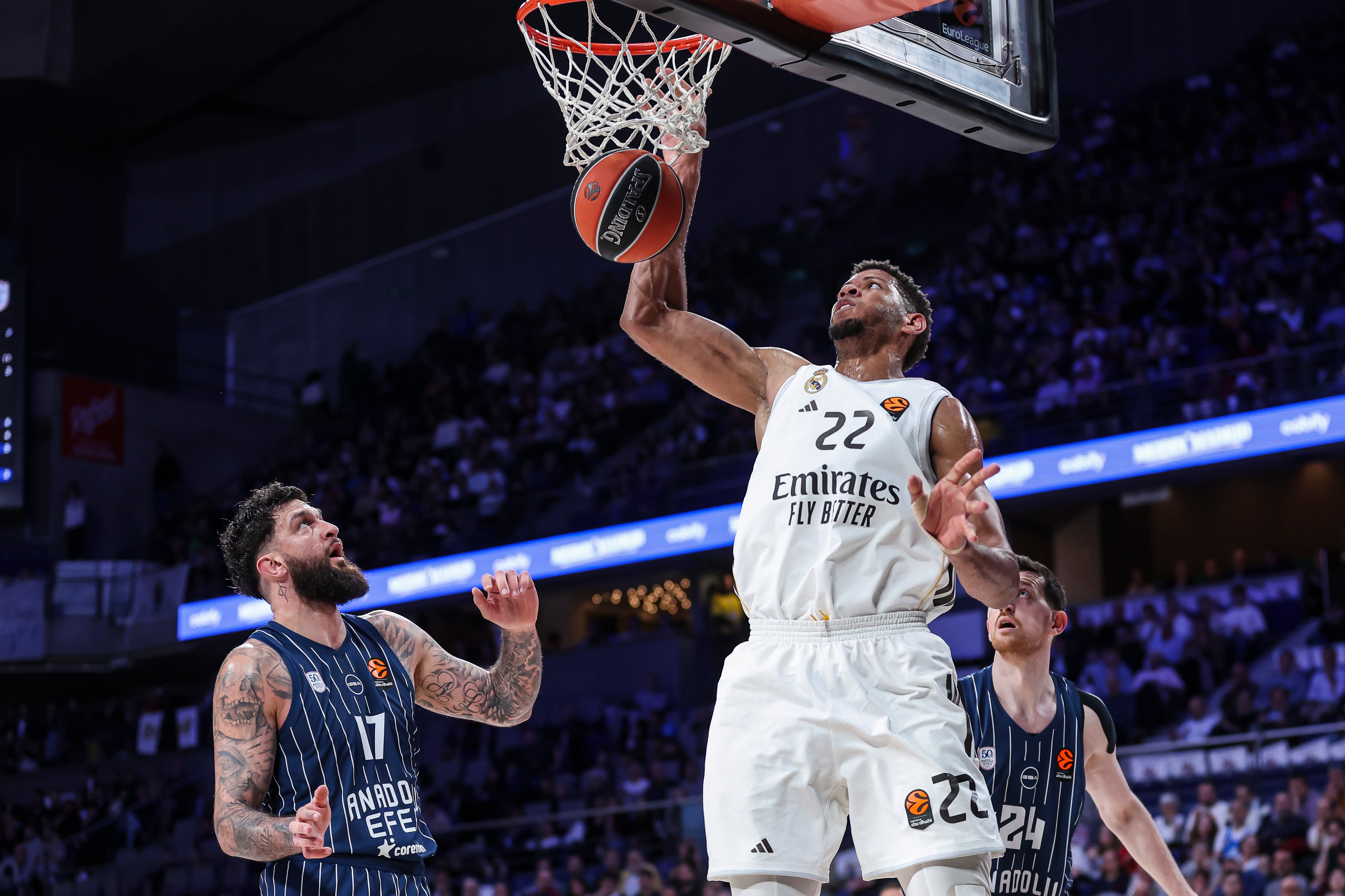 El Madrid prolonga ante el Efes su gran racha como local: 82-71