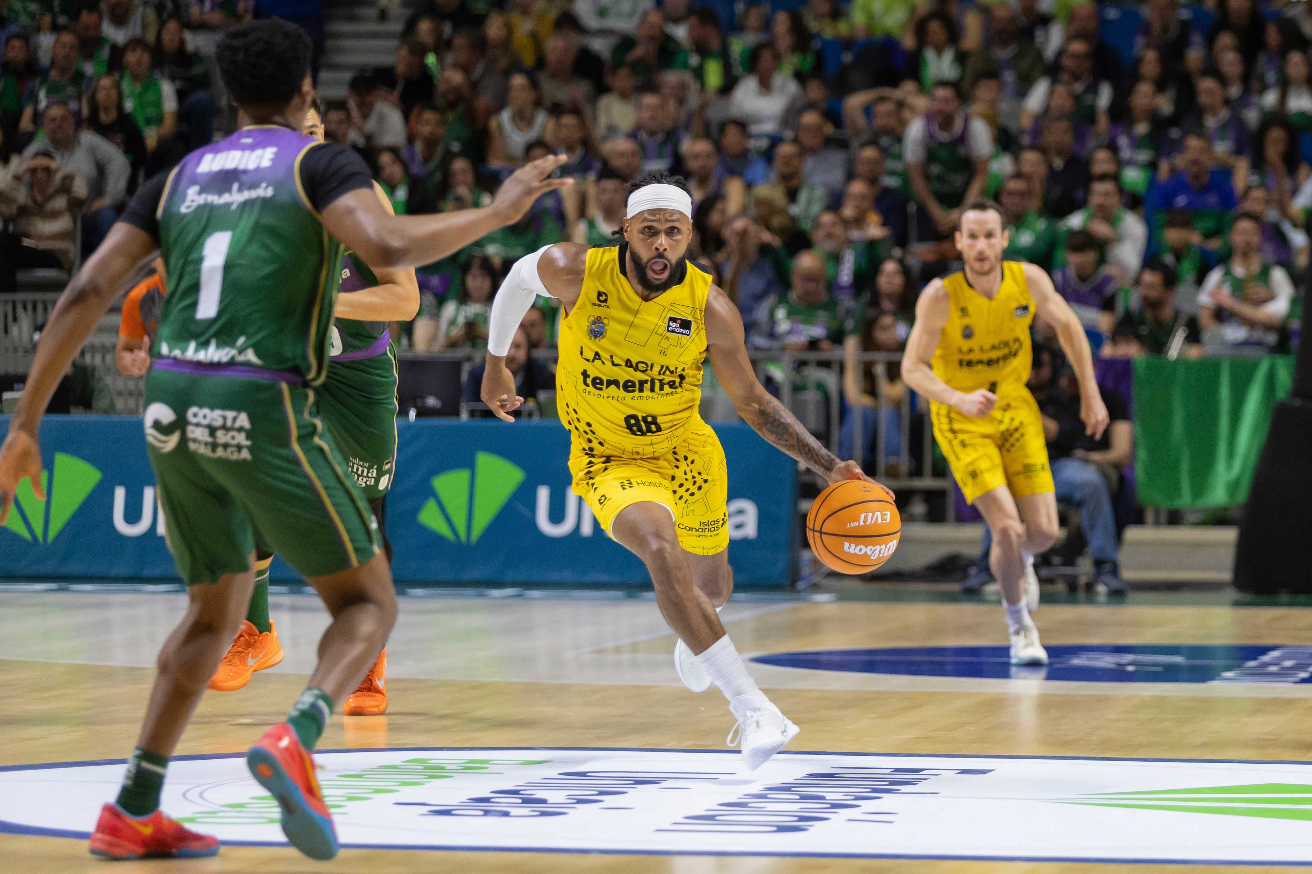Patty Mills bebe de la fuente de la eterna juventud en Tenerife