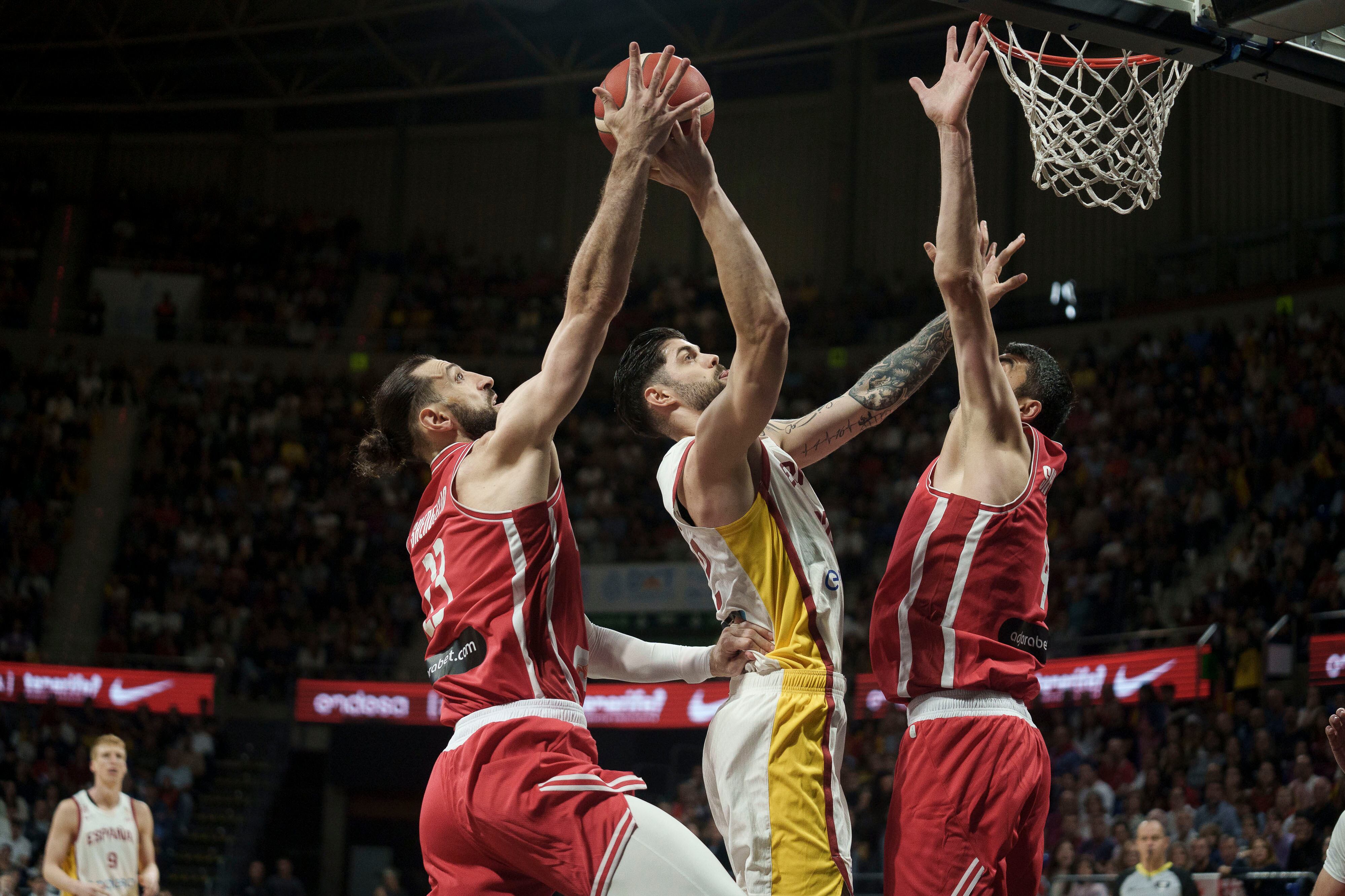 Una España solidaria y enérgica pasa por encima de Georgia: 90-61