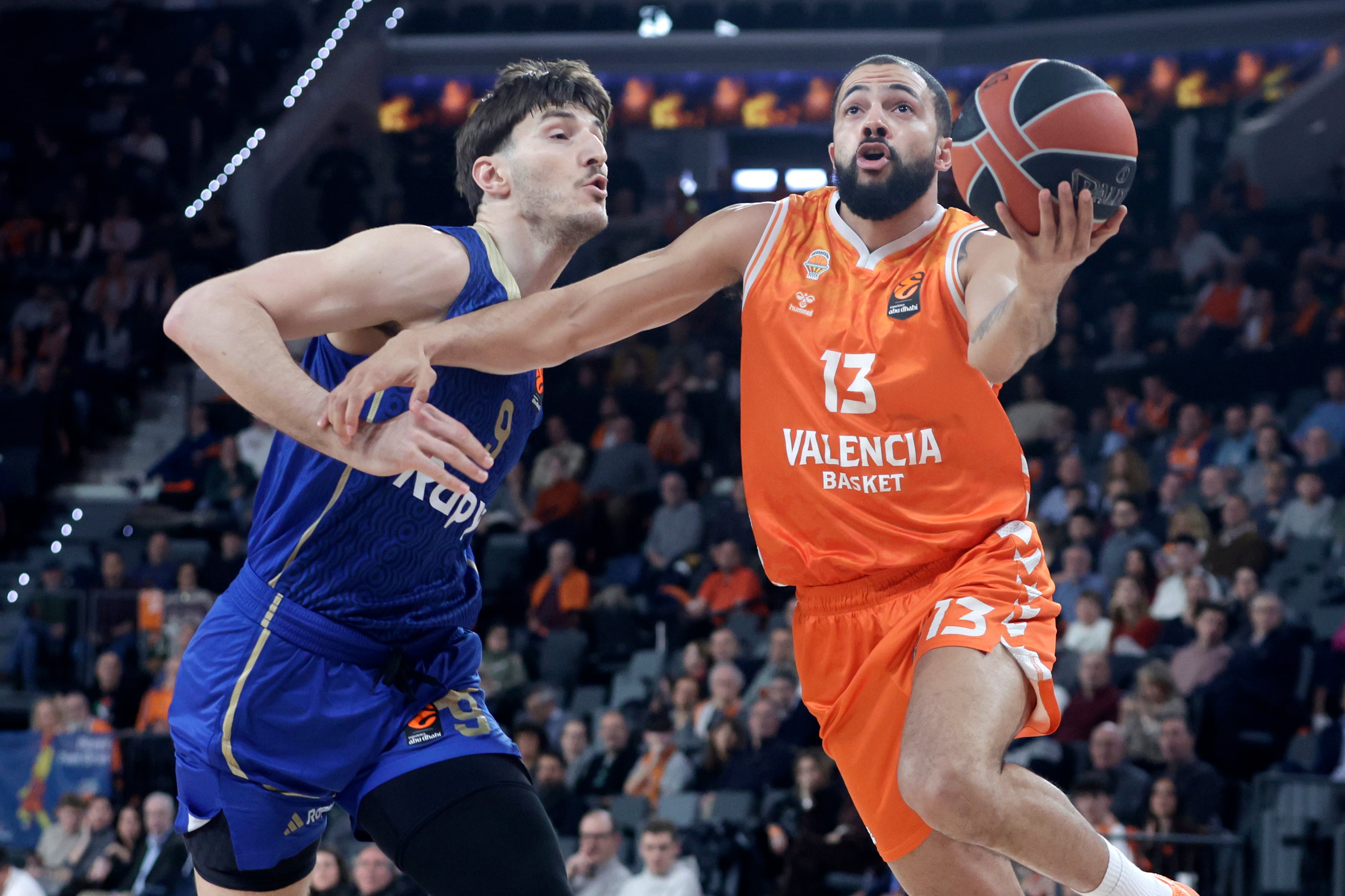 El Valencia abre las puertas para vencer al Maccabi