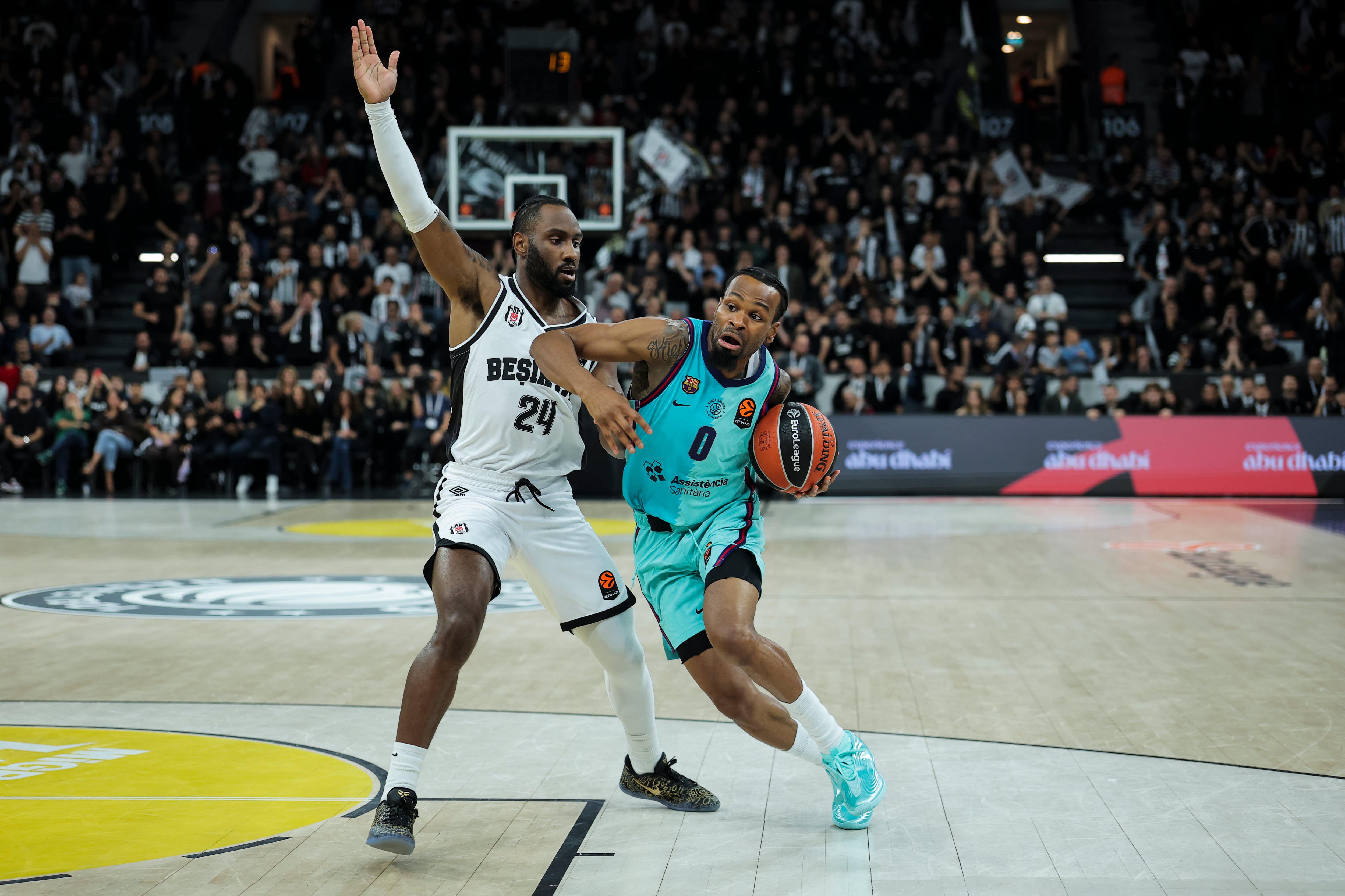 El Barcelona apaga los triples del Besiktas y se estrena a domicilio en la Euroliga