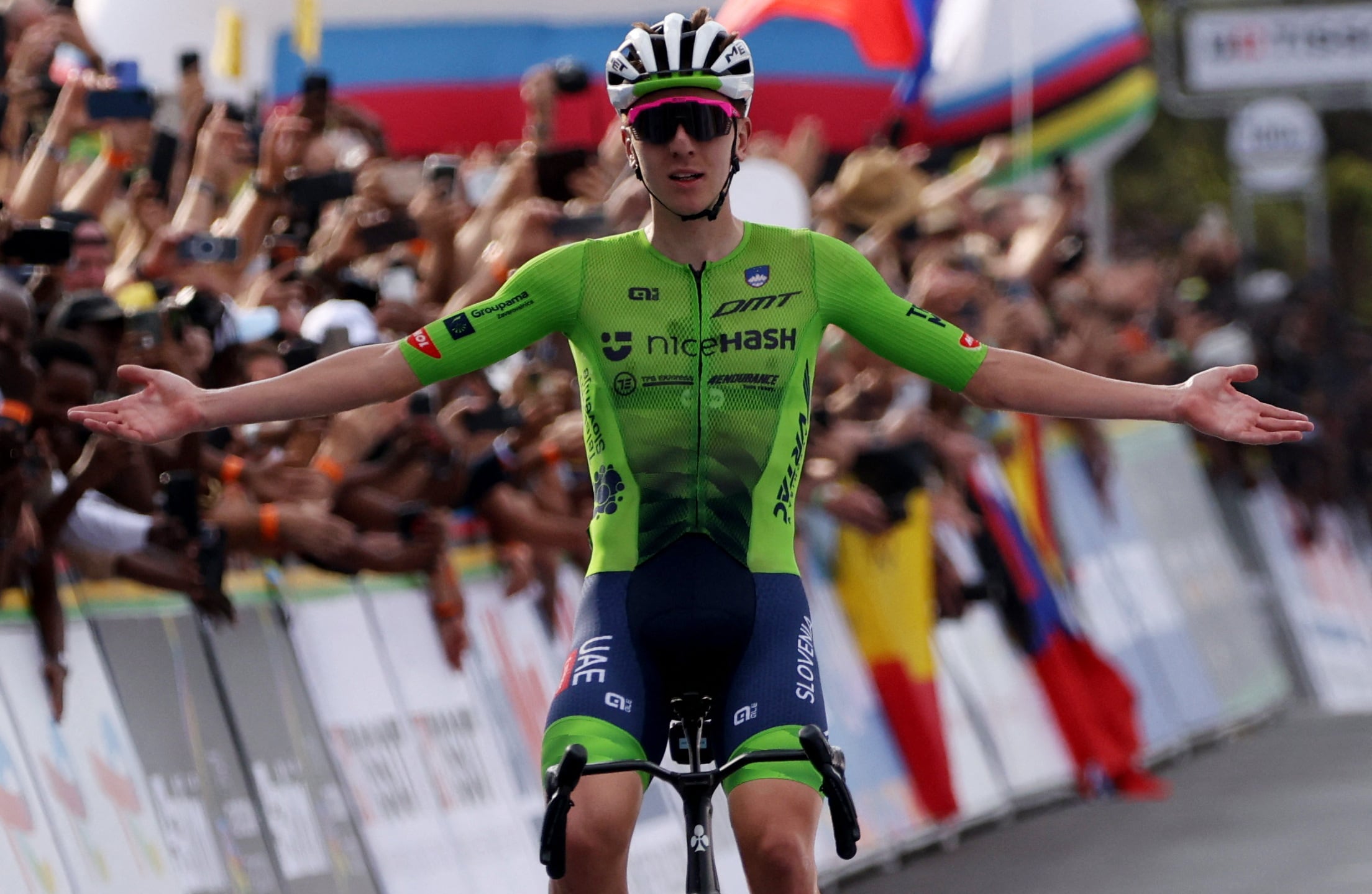 Tadej Pogacar se exhibe en Ruanda y reedita la victoria en el Mundial de ciclismo