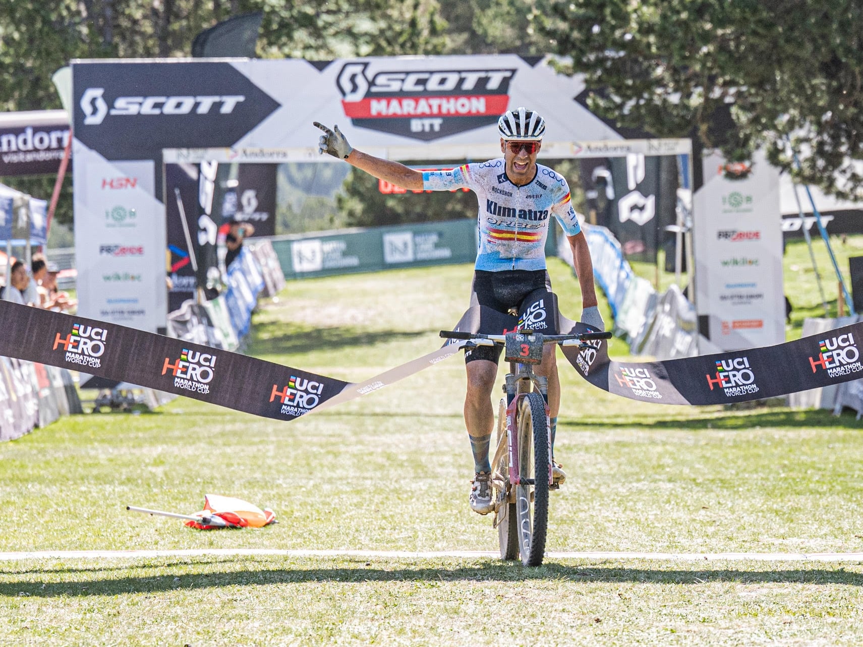 Victoria histórica de David Valero en la Copa del Mundo de XCM, la maratón de la bici de montaña