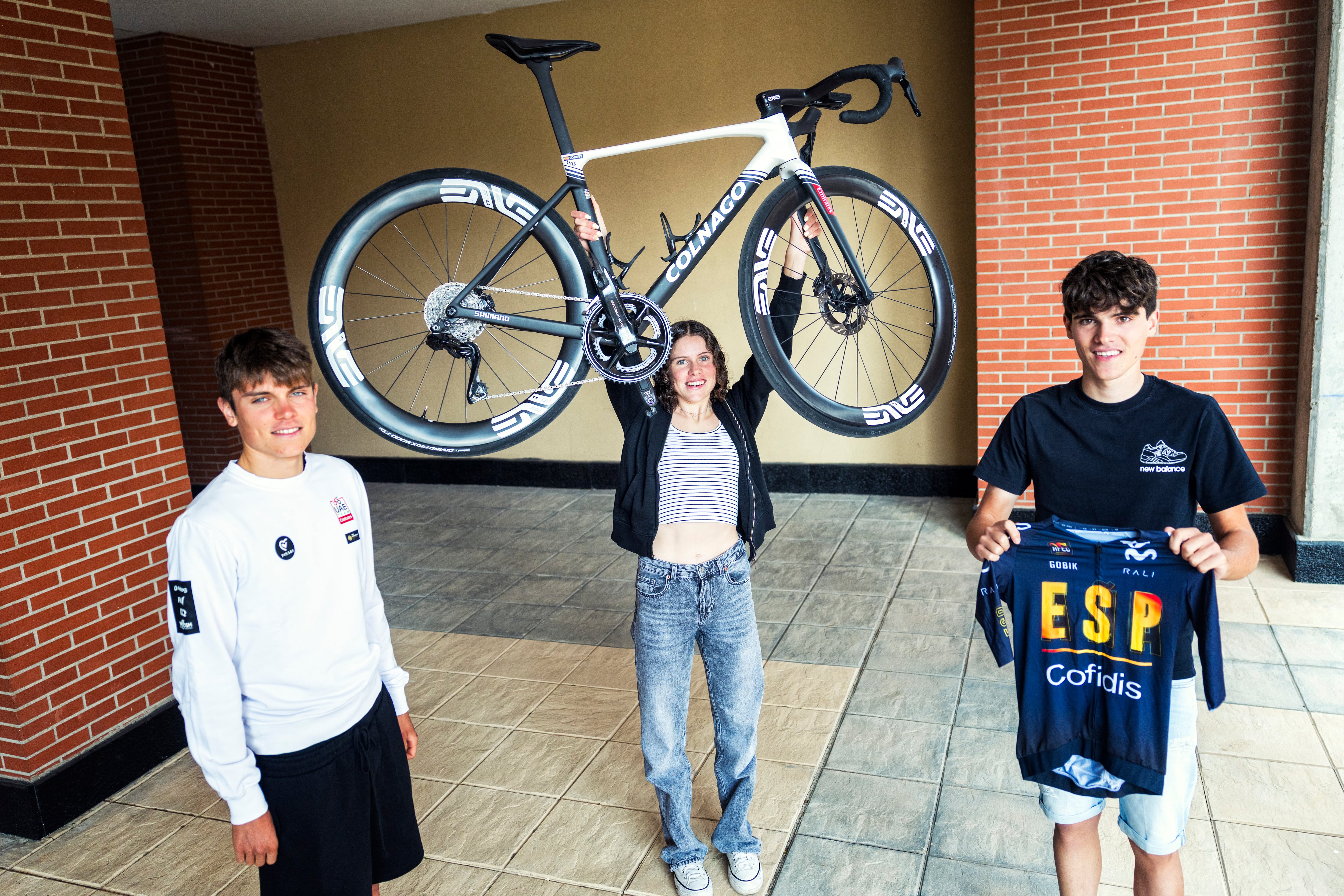 Los tres hermanos Torres hacen historia con España en el Europeo de ciclismo