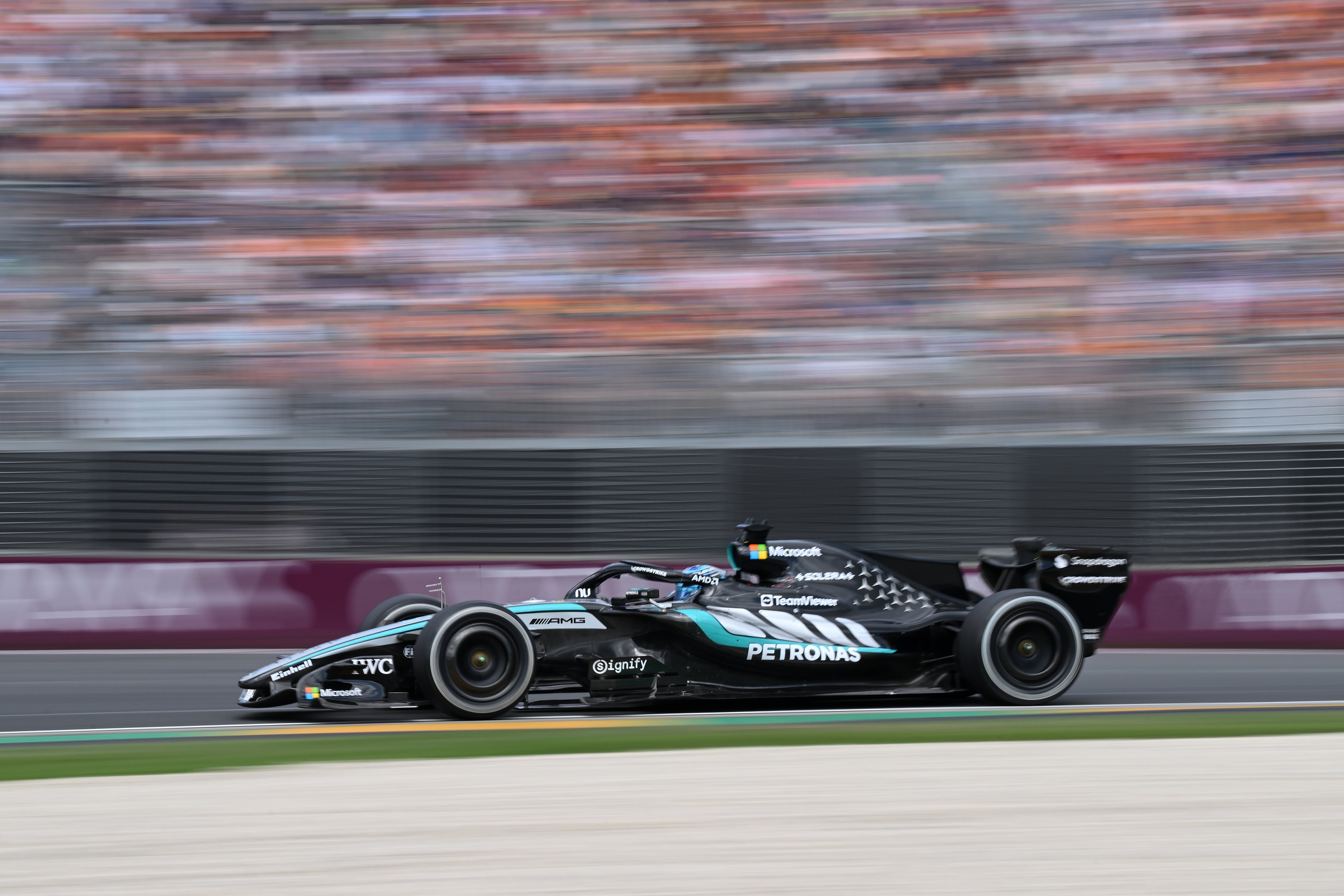 A Mercedes le sobra la energía en el estreno de la F1; a Verstappen se le acaba la paciencia