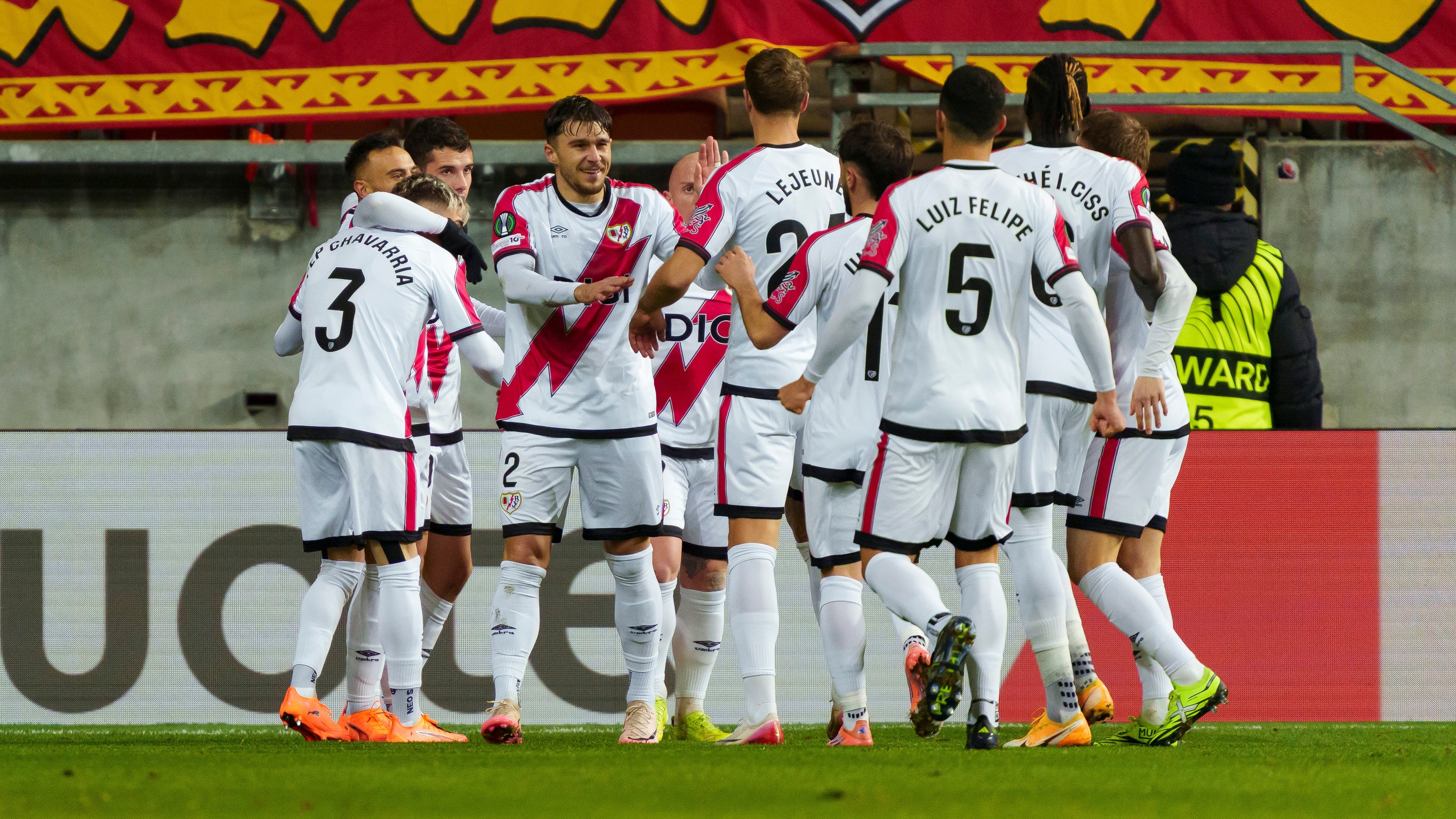 El Rayo logra una vital victoria en Polonia ante el Jagiellonia