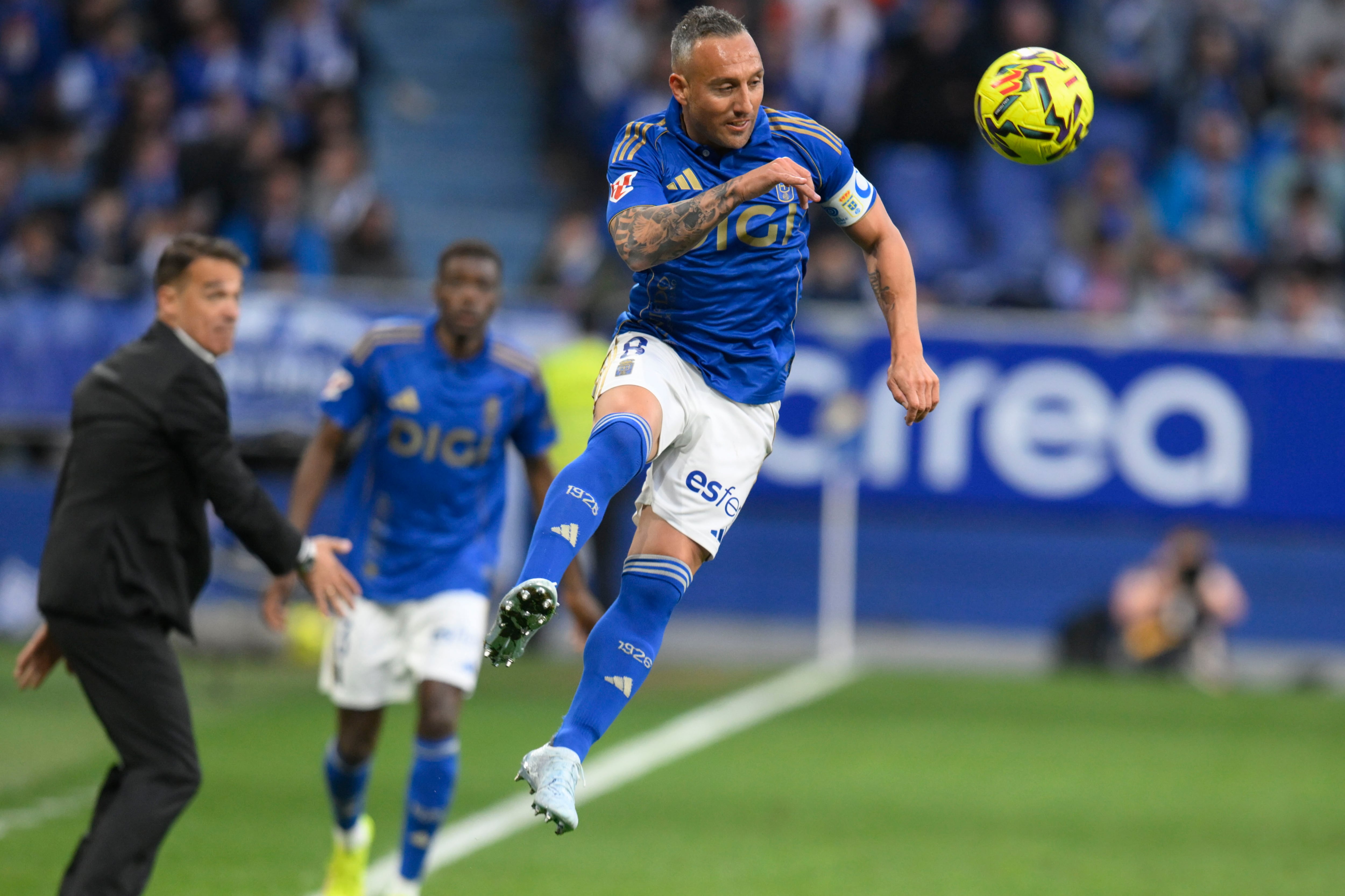 El Oviedo gana a un Sevilla sin alma en el estreno de Luis García Plaza