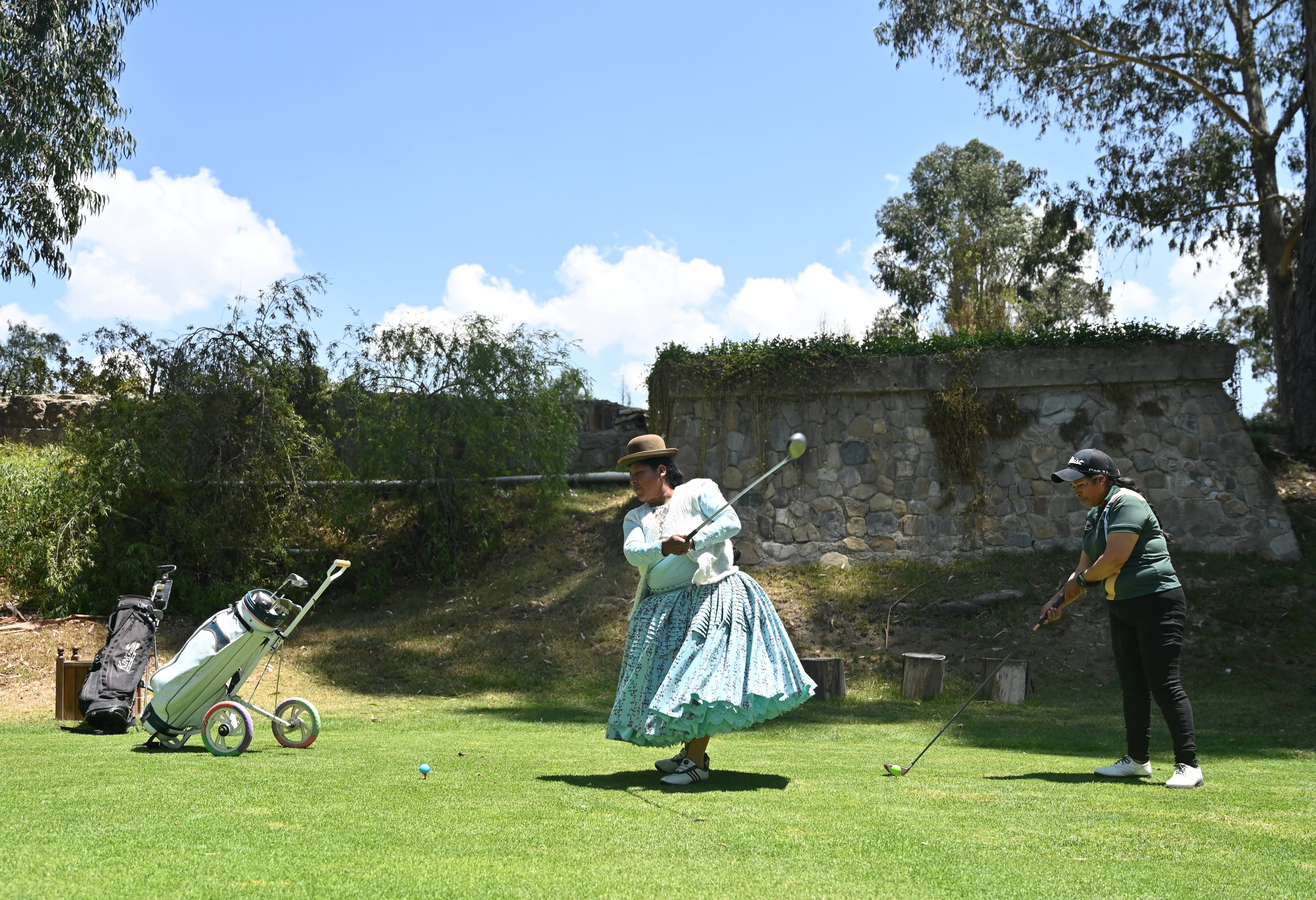 Las cholitas que conquistaron el golf en Bolivia