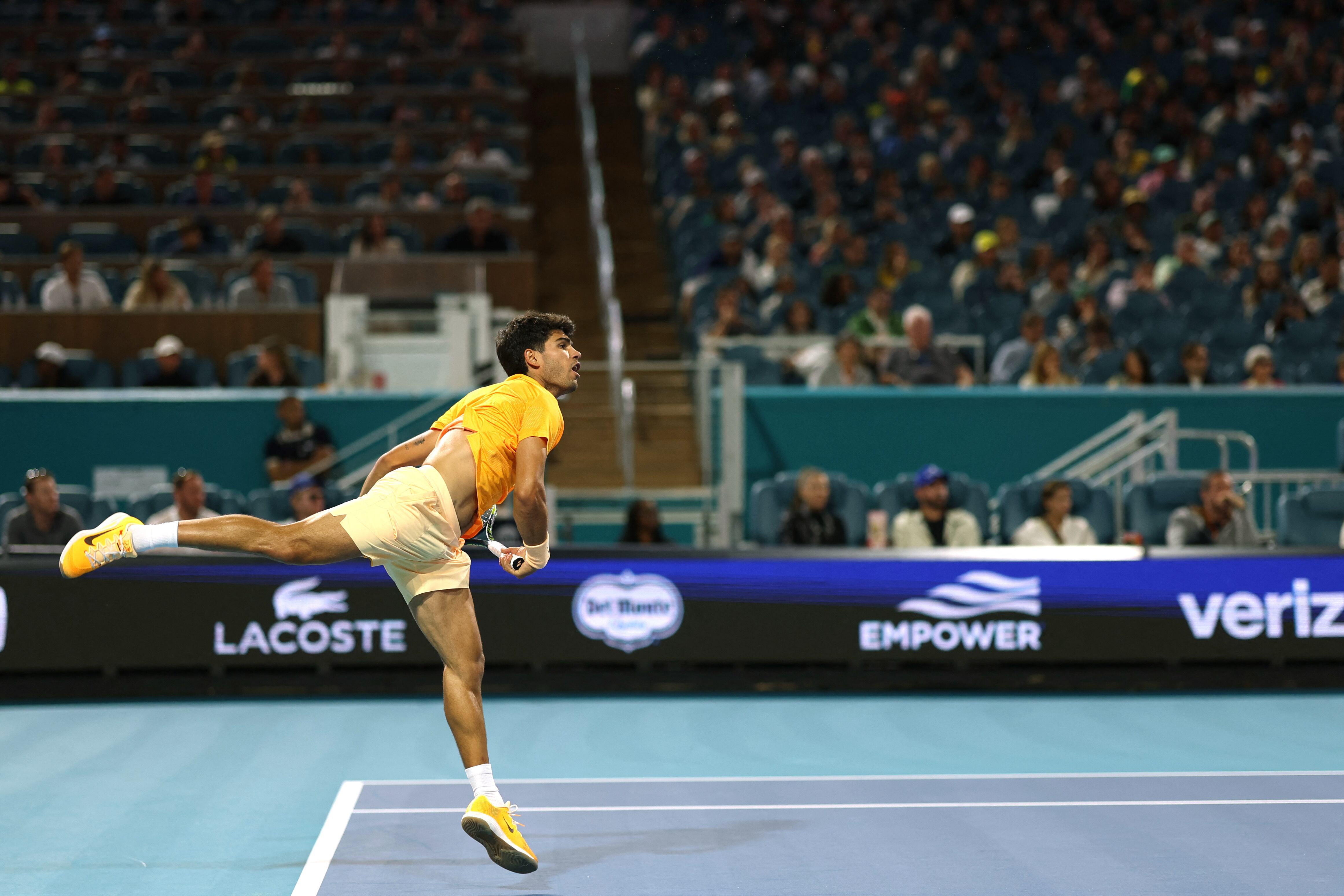 Alcaraz impone su jerarquía ante el emergente Fonseca