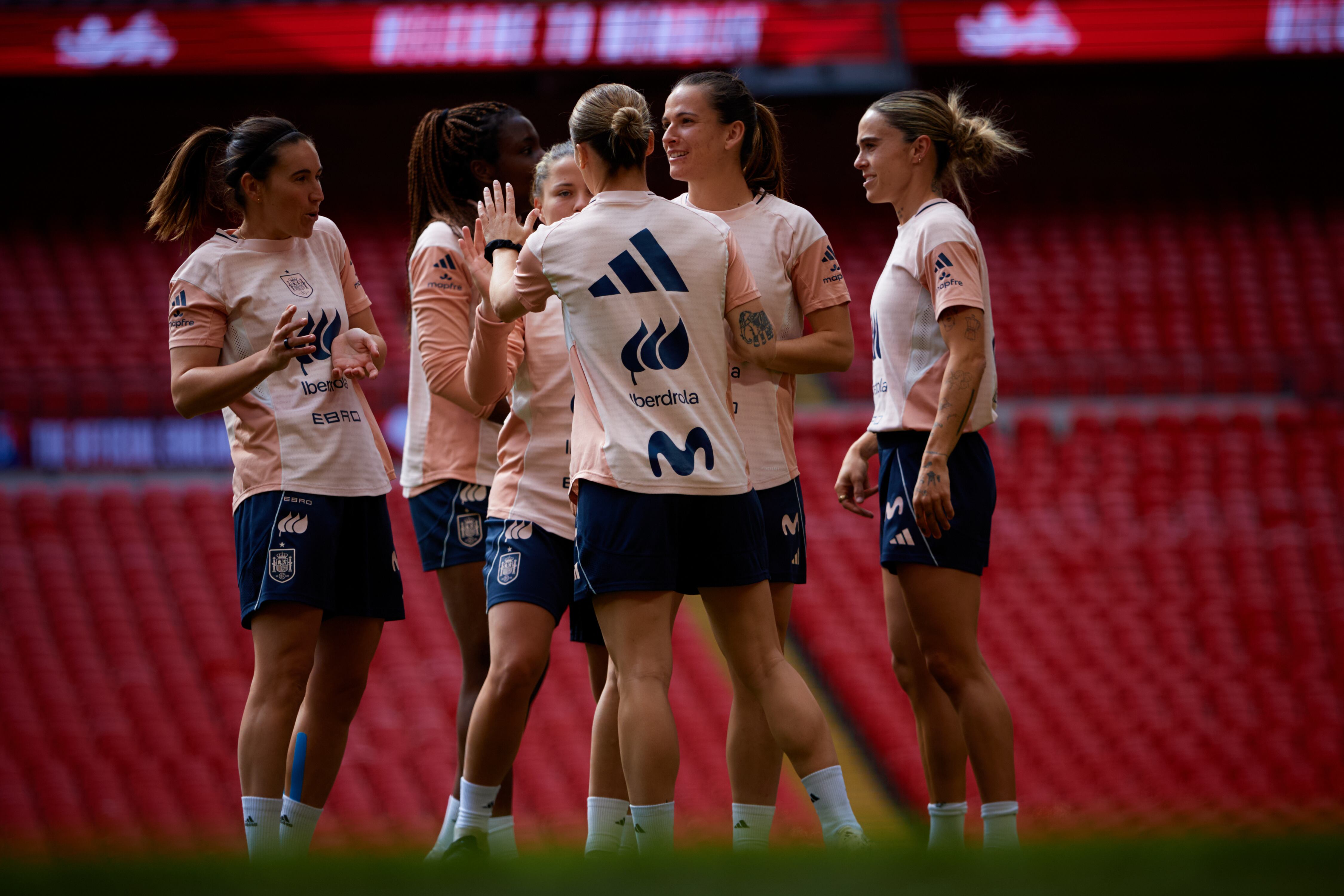 España se reencuentra con Inglaterra en Wembley ante más de 70.000 personas ocho meses y medio después de la final de la Eurocopa