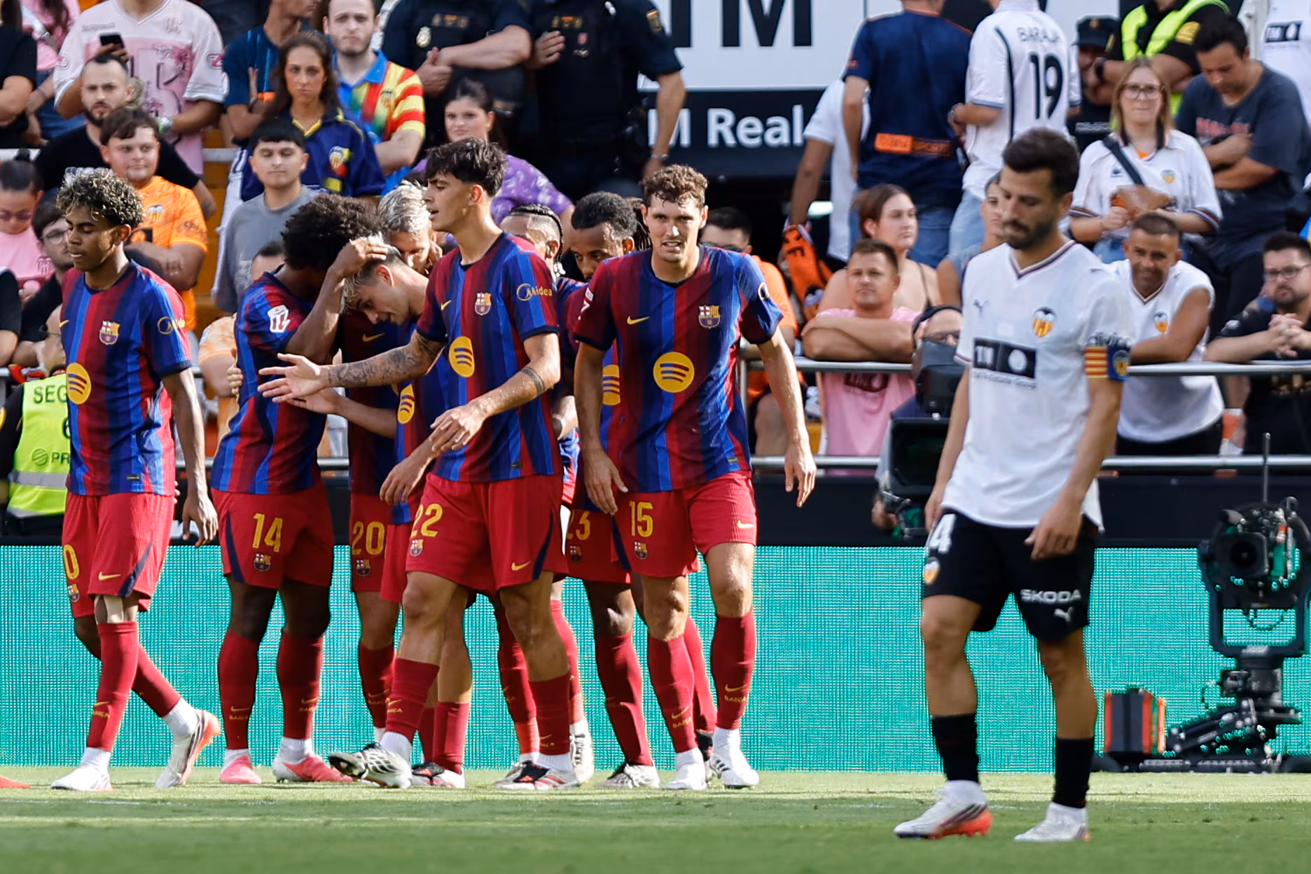 El Barça disfruta en Mestalla a costa de un pobre Valencia