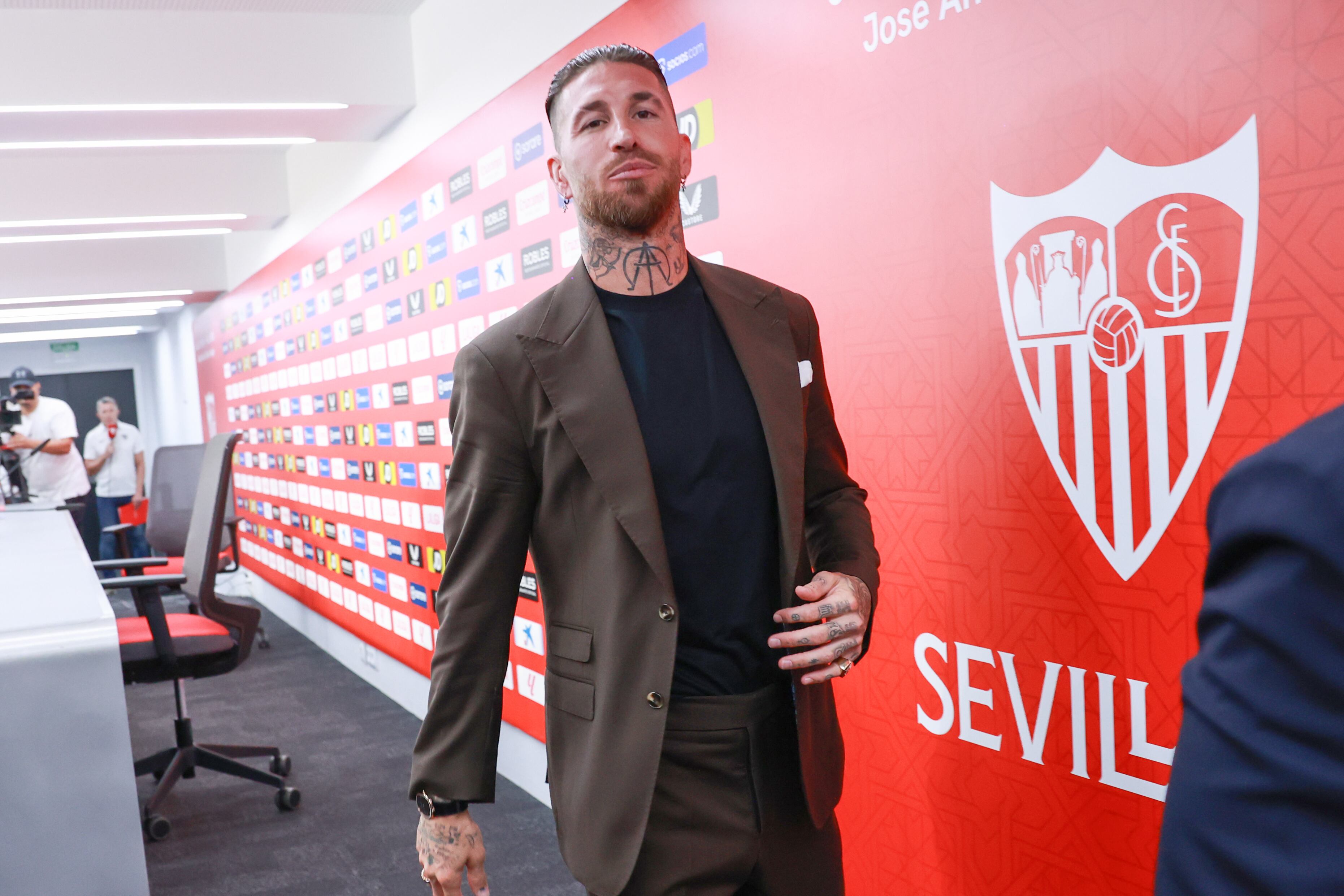 Los accionistas del Sevilla atacan a Sergio Ramos y le afean sus formas en la fallida negociación de la compra del club 